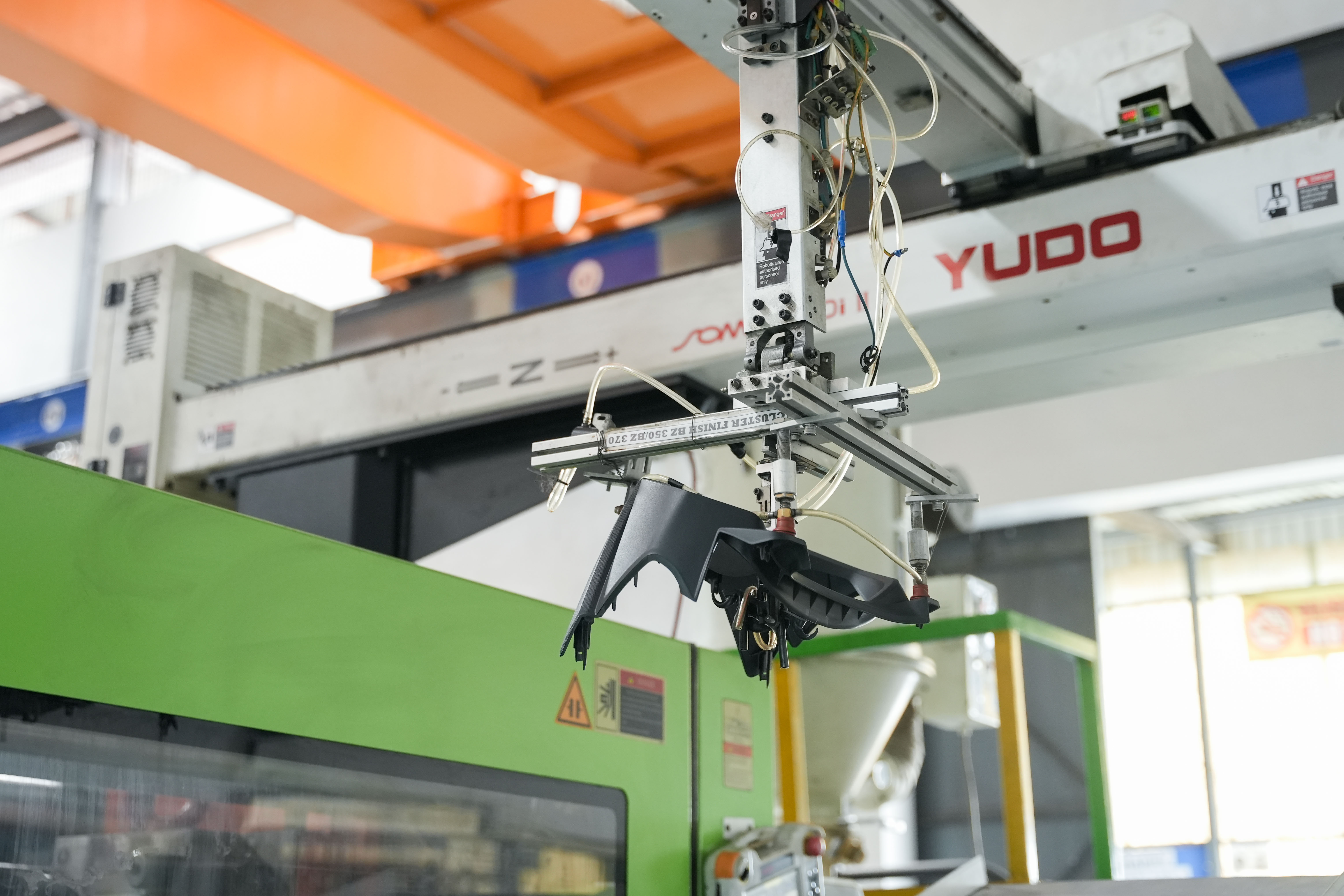 Auger Plastic Injection Dae In Tech